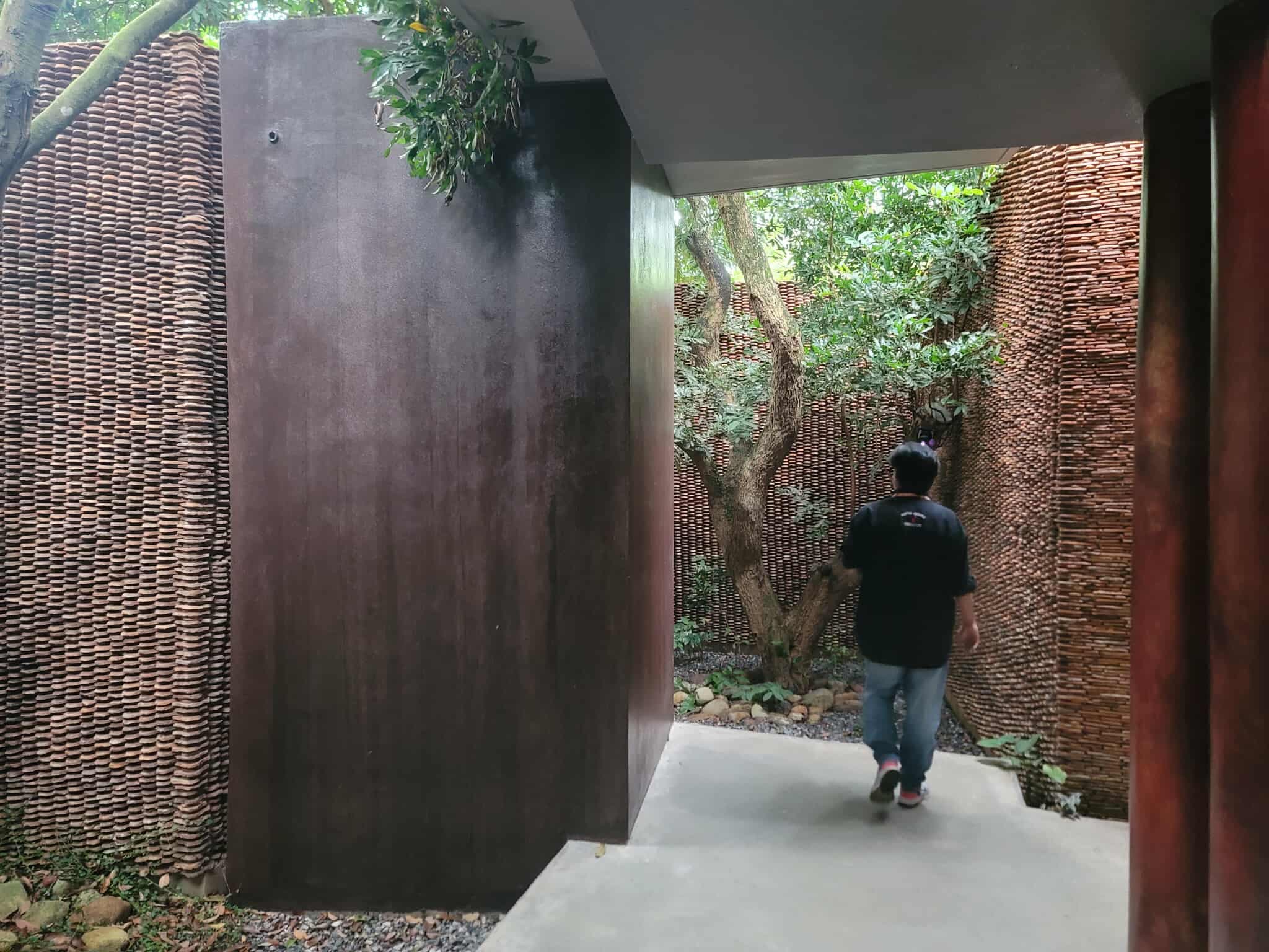 Dao Mau Museum & Temple — behind the scenes 2